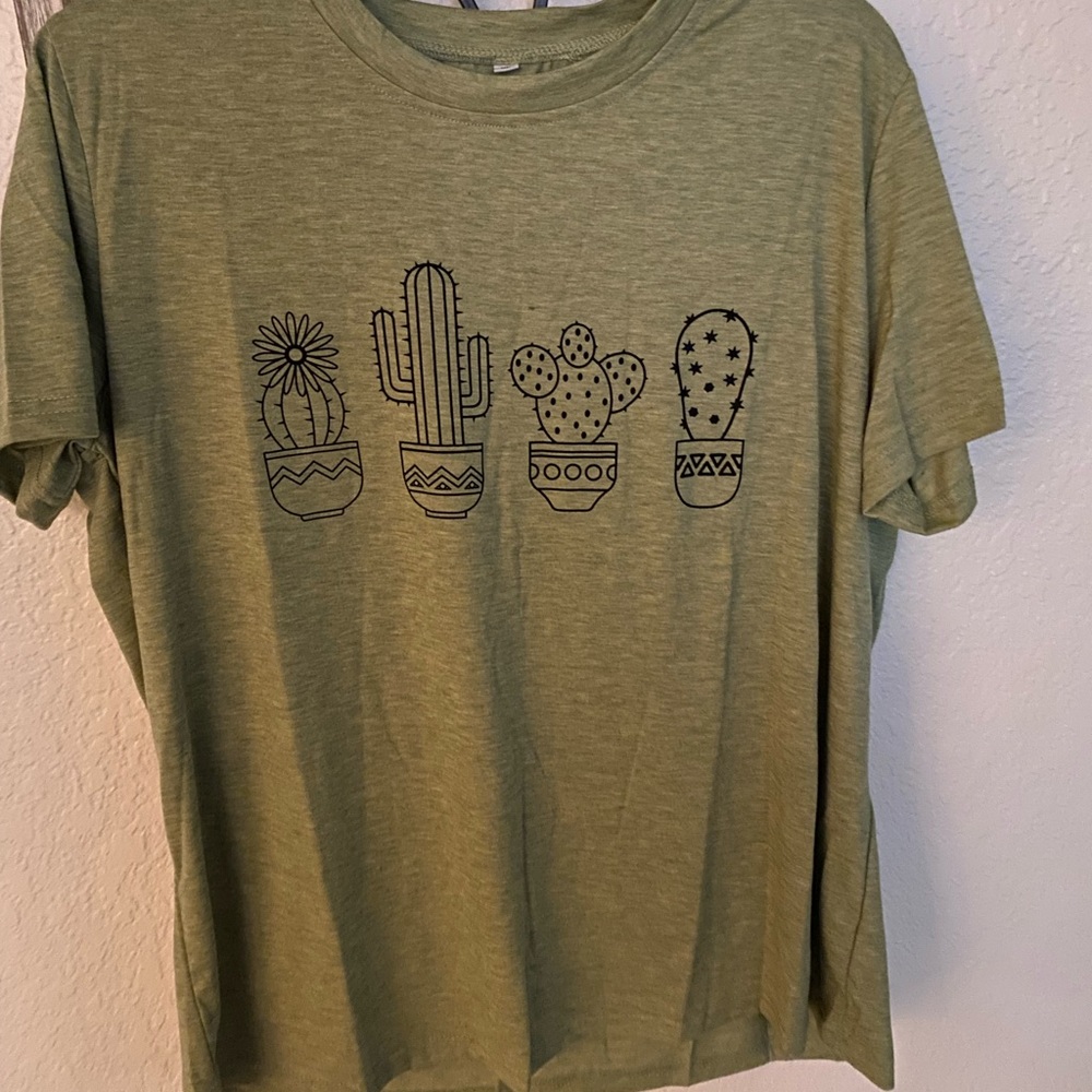 NWOT Women Green Cactus Graphic T-Shirt